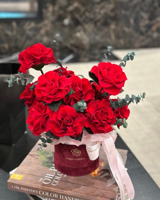 L’AMOUR ROUGE ❤️A statement arrangement of preserved red roses
in our signature Maison Fleurie velvet box.Real roses that keep their beauty for years.
No water. No maintenance. Just timeless elegance.Perfect for a romantic gift, anniversary, or a beautiful accent in your home.Available now✨
maisonfleurie.com